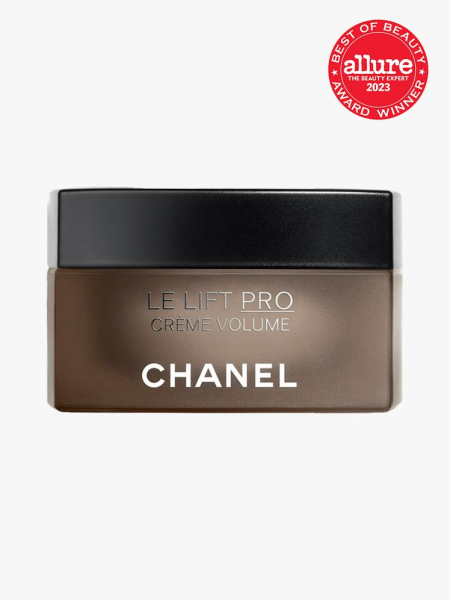 Chanel Le Lift Pro Crรจme Volume dark greige square jar with black lid on light gray background